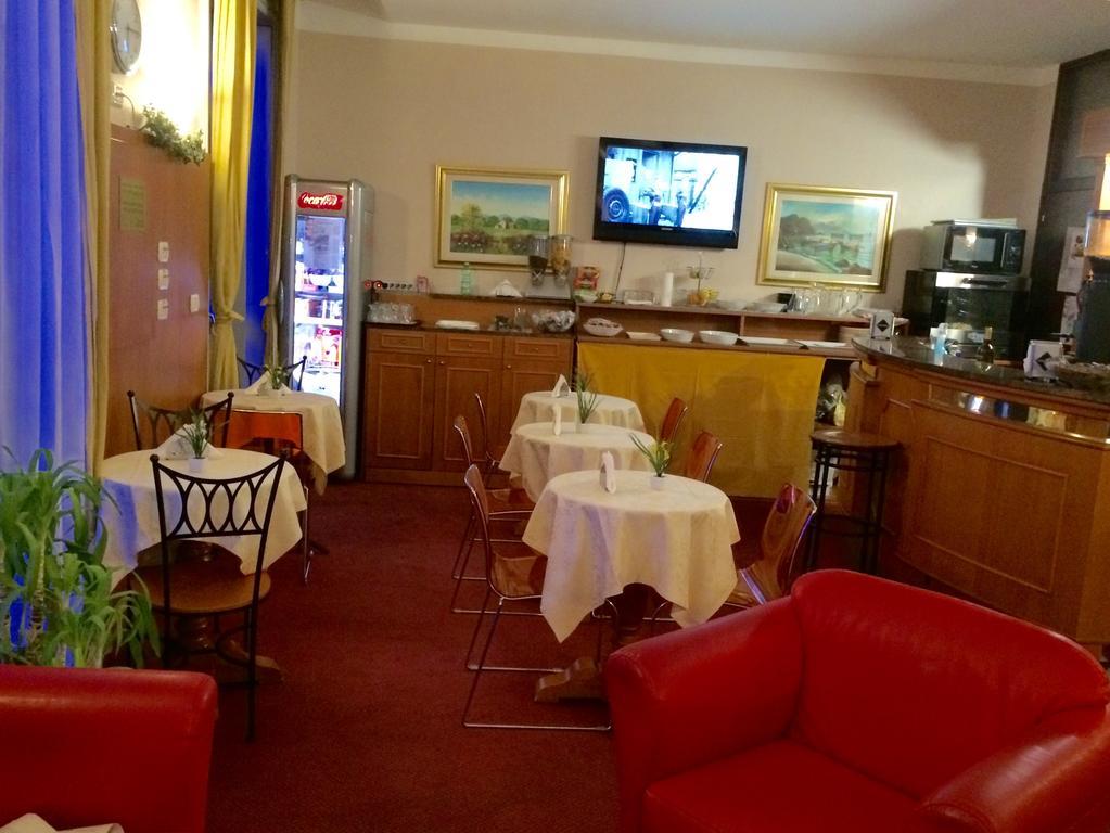 Royal Hotel - Milan — Foto 1